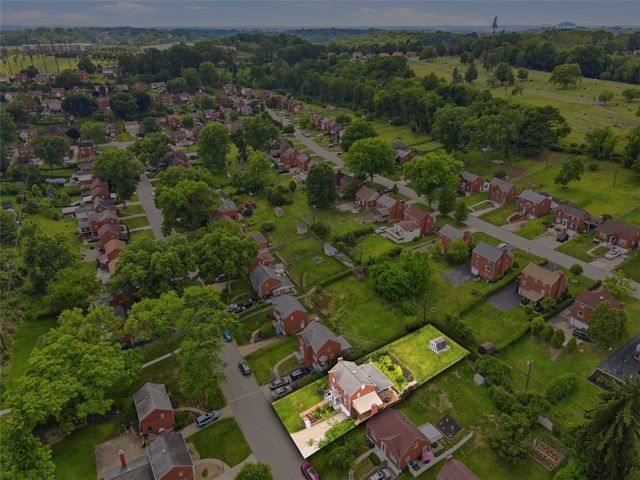 5336 Spring Valley Dr, Whitehall, PA 15236