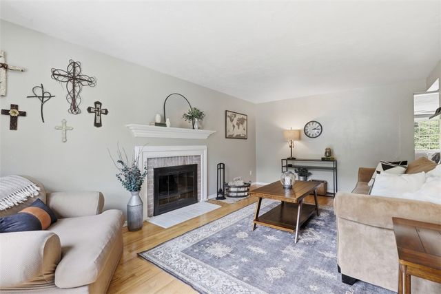5336 Spring Valley Dr, Whitehall, PA 15236