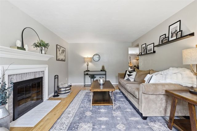 5336 Spring Valley Dr, Whitehall, PA 15236