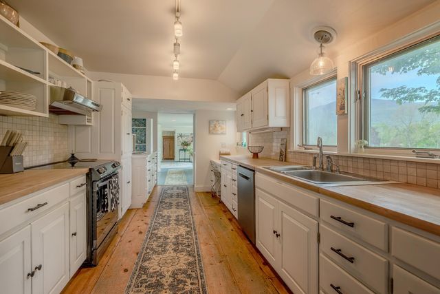 2677 Route 30, Dorset, VT 05251