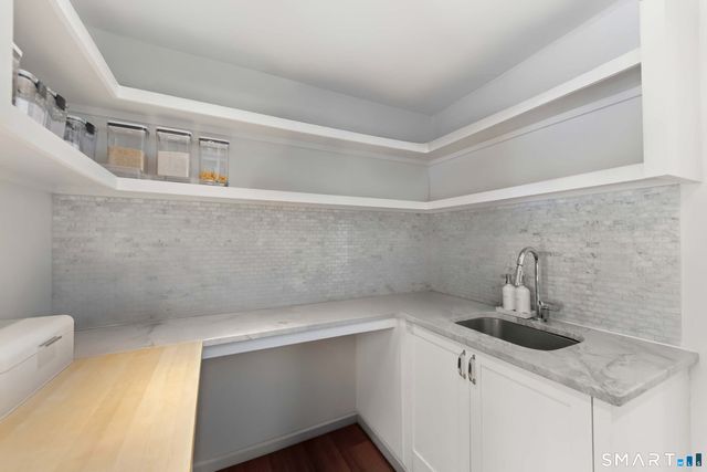 29 Hunting Ridge Road, Greenwich, CT 06831