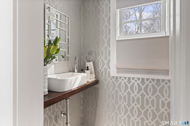 29 Hunting Ridge Road, Greenwich, CT 06831