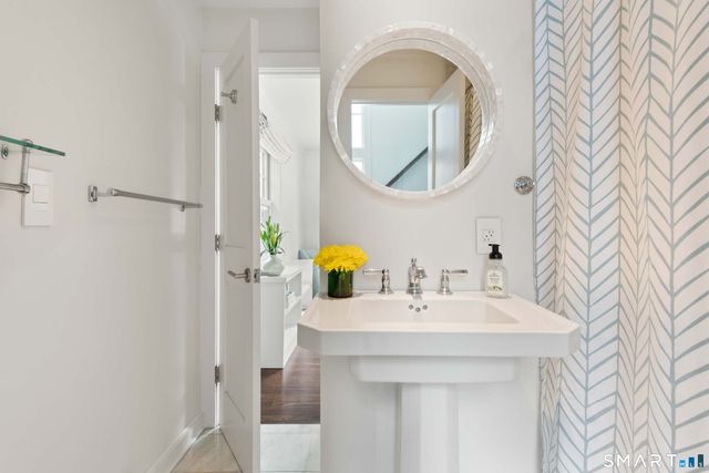 29 Hunting Ridge Road, Greenwich, CT 06831