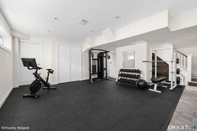 29 Hunting Ridge Road, Greenwich, CT 06831