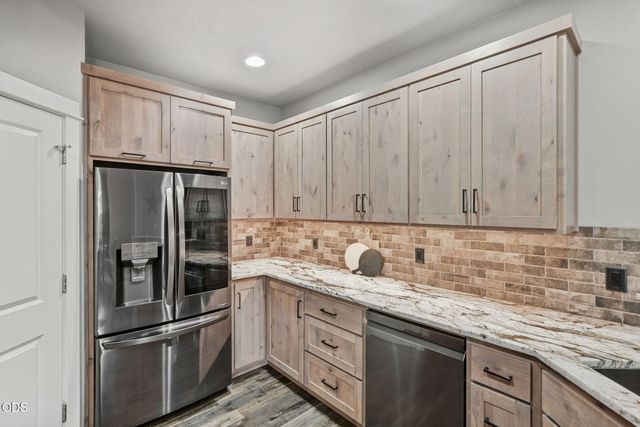 4105 SW Salmon Avenue, Redmond, OR 97756