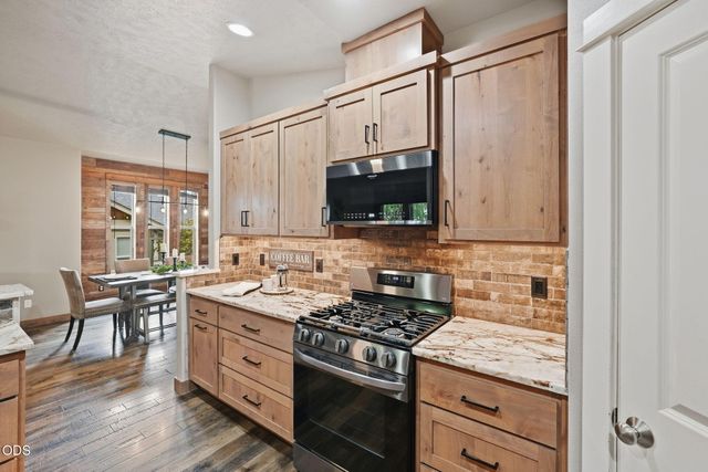 4105 SW Salmon Avenue, Redmond, OR 97756