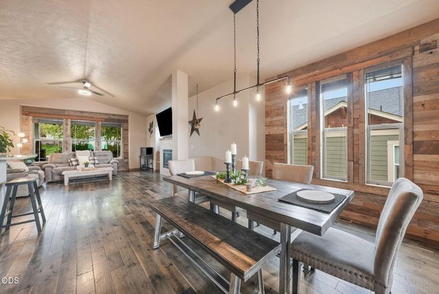 4105 SW Salmon Avenue, Redmond, OR 97756