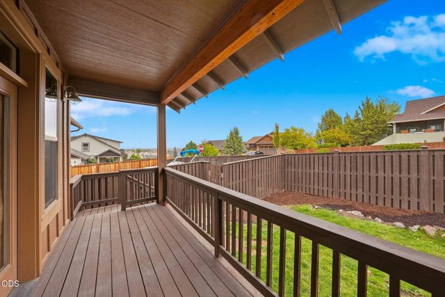 4105 SW Salmon Avenue, Redmond, OR 97756