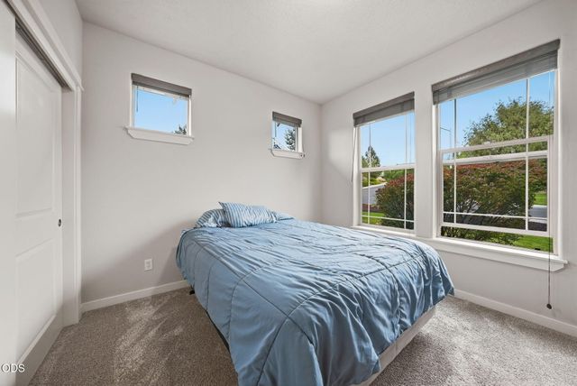 4105 SW Salmon Avenue, Redmond, OR 97756