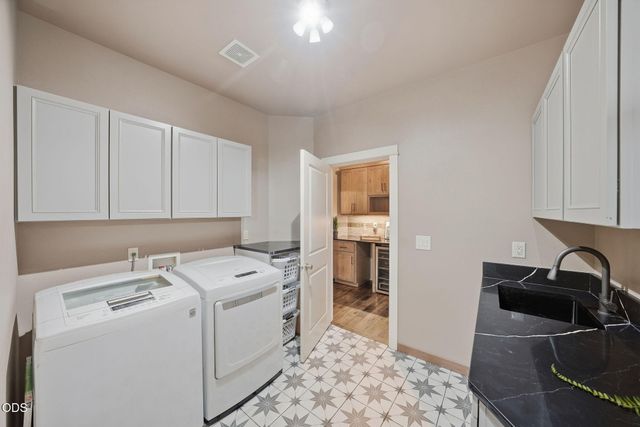 4105 SW Salmon Avenue, Redmond, OR 97756
