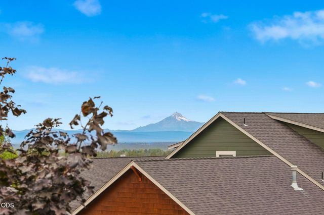 4105 SW Salmon Avenue, Redmond, OR 97756