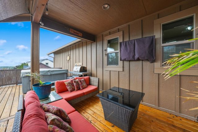 4105 SW Salmon Avenue, Redmond, OR 97756