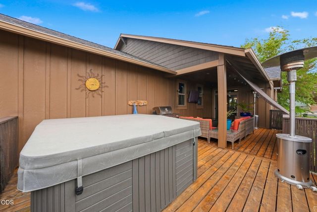 4105 SW Salmon Avenue, Redmond, OR 97756