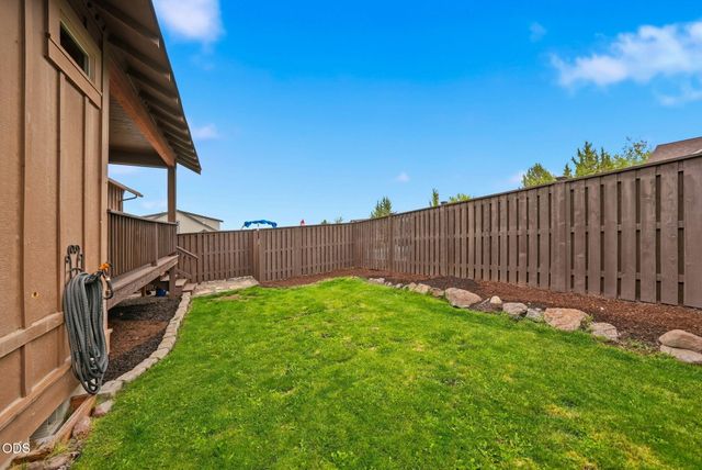 4105 SW Salmon Avenue, Redmond, OR 97756