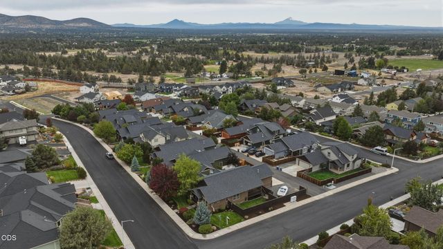 4105 SW Salmon Avenue, Redmond, OR 97756