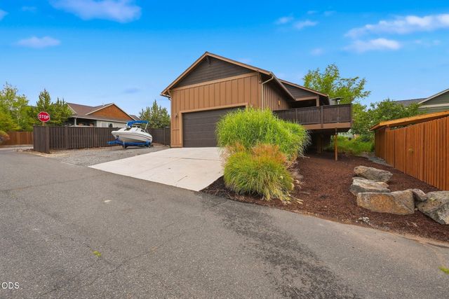 4105 SW Salmon Avenue, Redmond, OR 97756