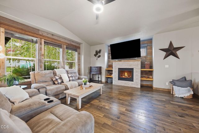 4105 SW Salmon Avenue, Redmond, OR 97756