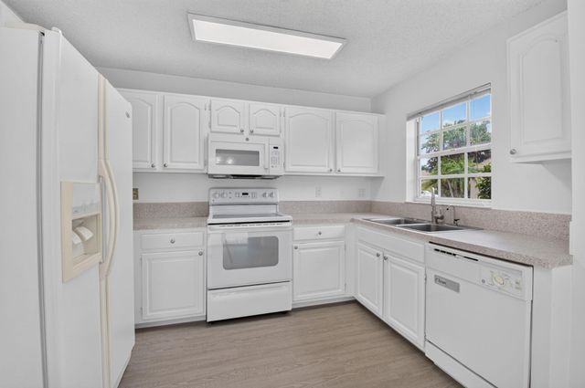 9621 BOCA GARDENS Circle N C, Boca Raton, FL 33496
