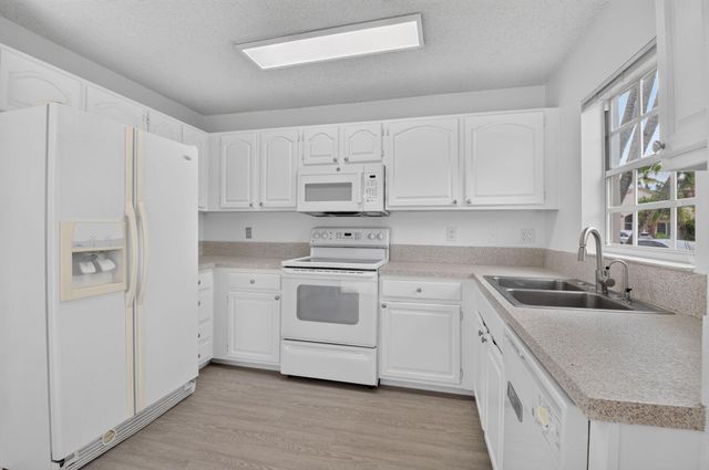 9621 BOCA GARDENS Circle N C, Boca Raton, FL 33496