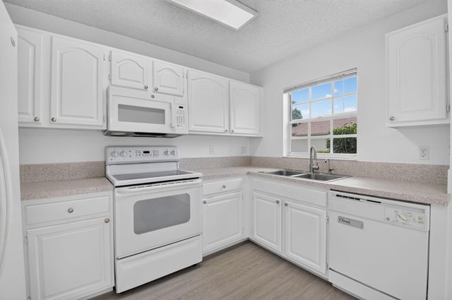 9621 BOCA GARDENS Circle N C, Boca Raton, FL 33496