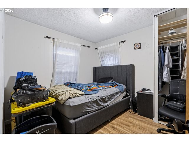 303 22ND Ave, Longview, WA 98632