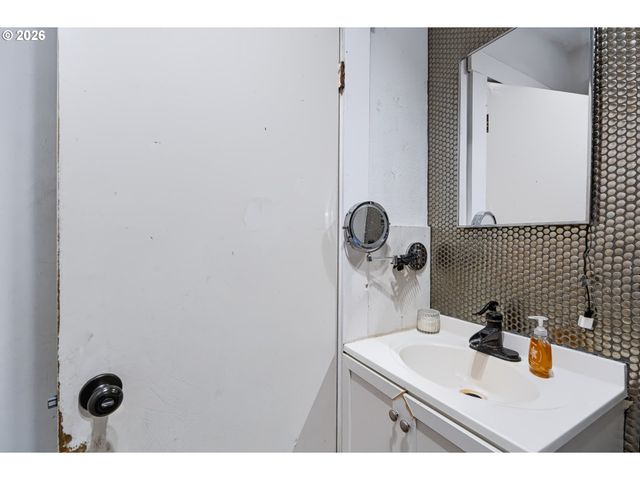 303 22ND Ave, Longview, WA 98632