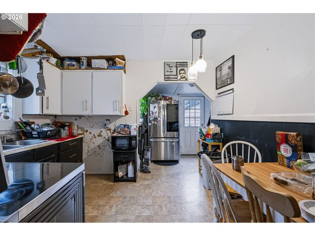 303 22ND Ave, Longview, WA 98632
