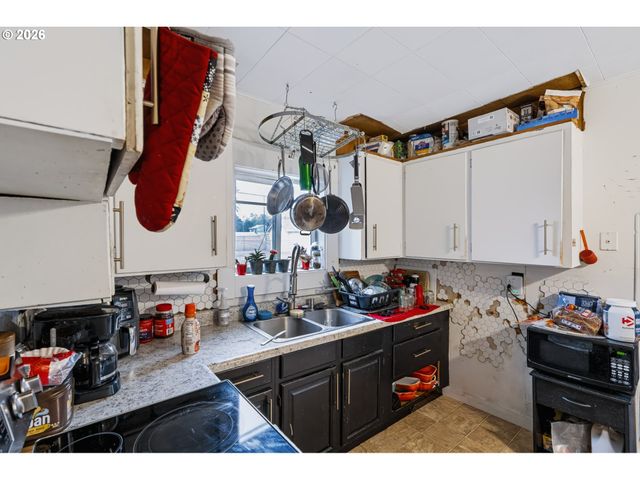 303 22ND Ave, Longview, WA 98632