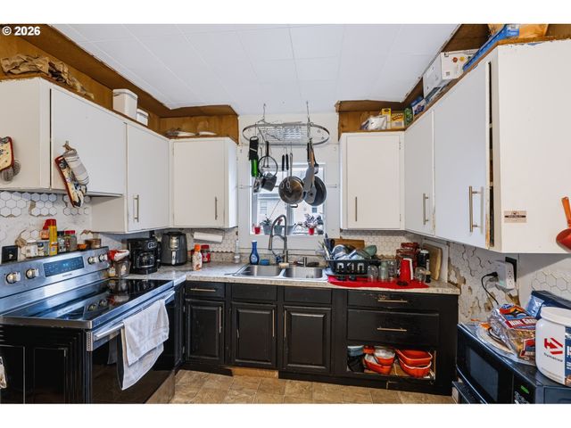 303 22ND Ave, Longview, WA 98632