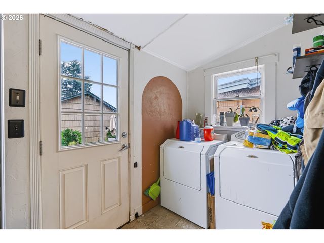 303 22ND Ave, Longview, WA 98632