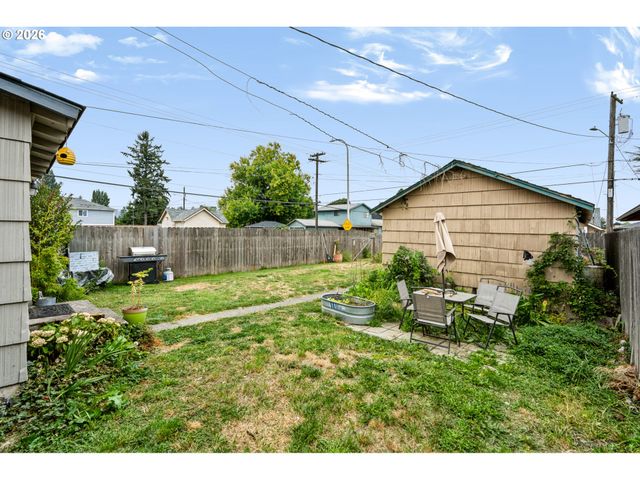 303 22ND Ave, Longview, WA 98632