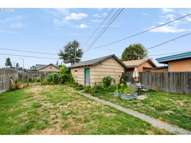 303 22ND Ave, Longview, WA 98632