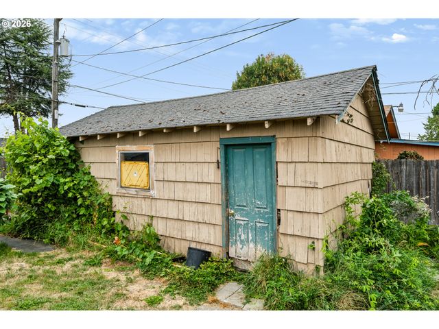 303 22ND Ave, Longview, WA 98632