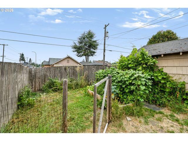 303 22ND Ave, Longview, WA 98632