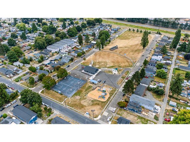 303 22ND Ave, Longview, WA 98632