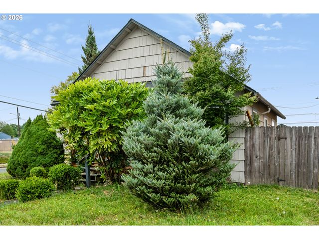 303 22ND Ave, Longview, WA 98632