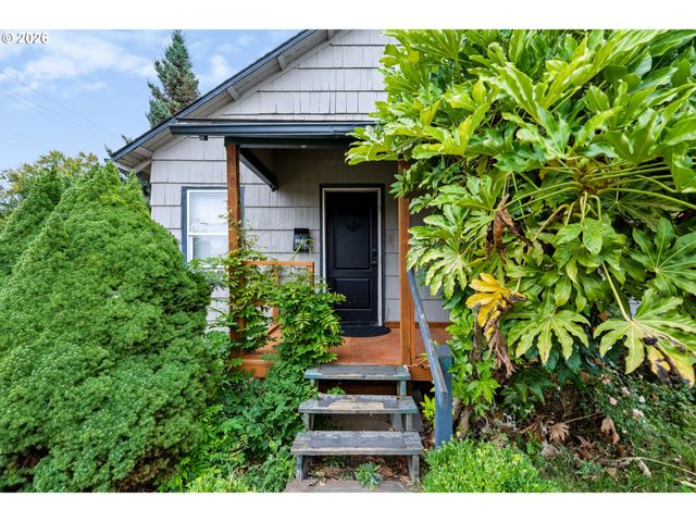 303 22ND Ave, Longview, WA 98632
