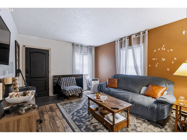 303 22ND Ave, Longview, WA 98632