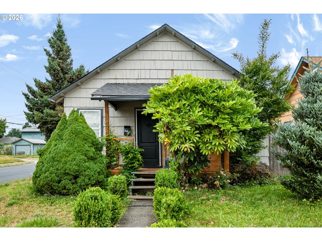 303 22ND Ave, Longview, WA 98632