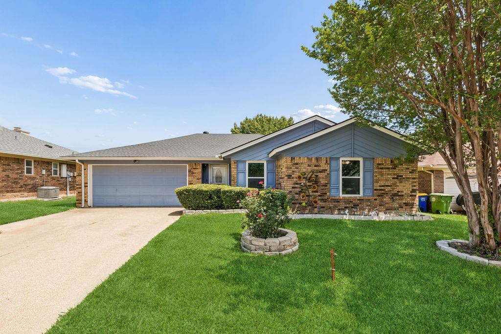 6417 Loma Vista Drive, Watauga, TX 76148
