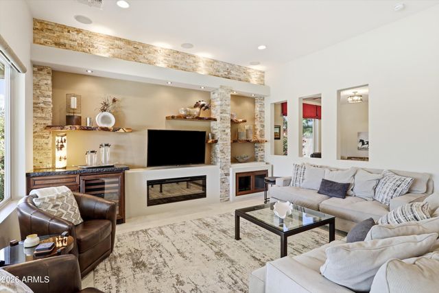 16383 W SHEILA Lane, Goodyear, AZ 85395