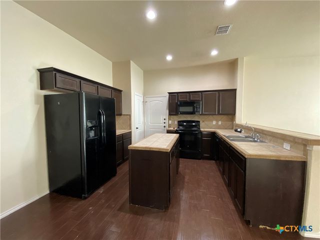 688 Creekside Circle, New Braunfels, TX 78130