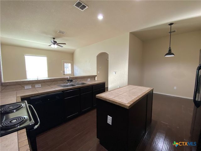 688 Creekside Circle, New Braunfels, TX 78130