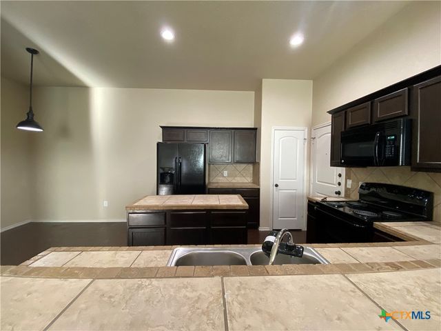 688 Creekside Circle, New Braunfels, TX 78130