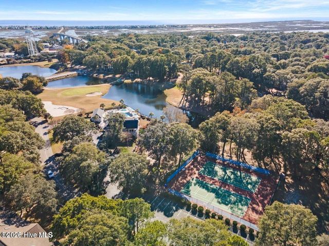515 Fairway Drive W, Sunset Beach, NC 28468