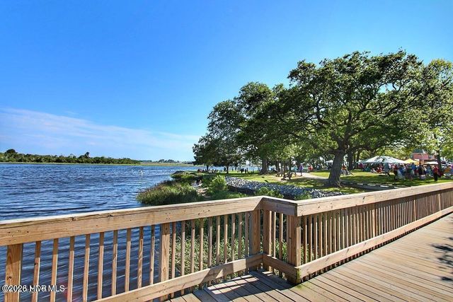 515 Fairway Drive W, Sunset Beach, NC 28468