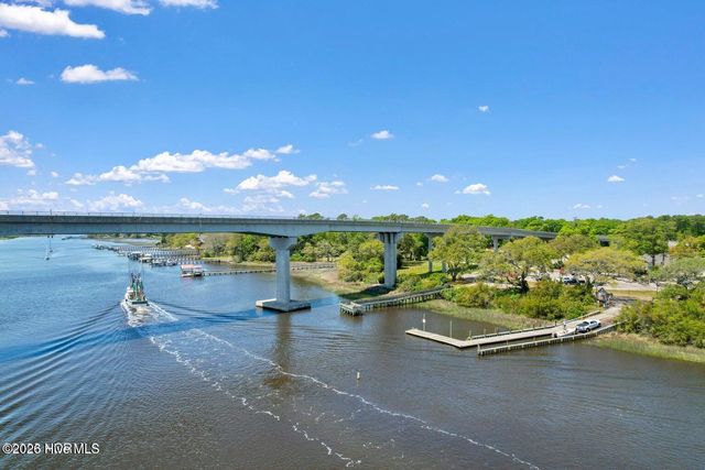 515 Fairway Drive W, Sunset Beach, NC 28468
