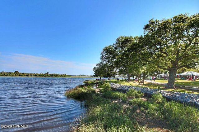 515 Fairway Drive W, Sunset Beach, NC 28468