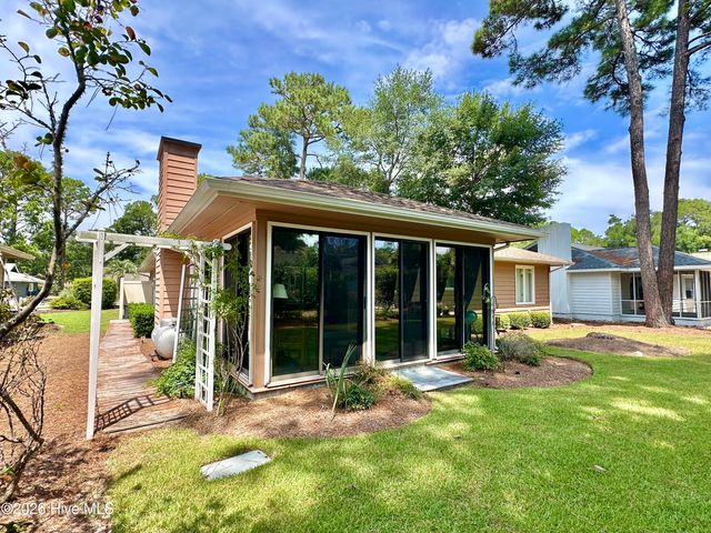 515 Fairway Drive W, Sunset Beach, NC 28468