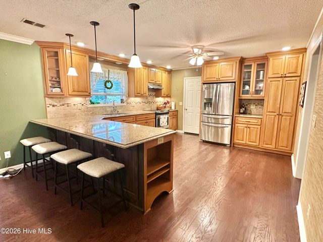 515 Fairway Drive W, Sunset Beach, NC 28468